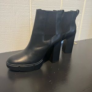 Steve Madden revised black leather booties NEW Size 8